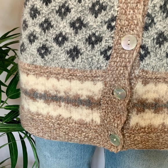 v i n t a g e :: Cozy Geometric Colorblock Granny Wool Knit Cardigan - Picture 9 of 11